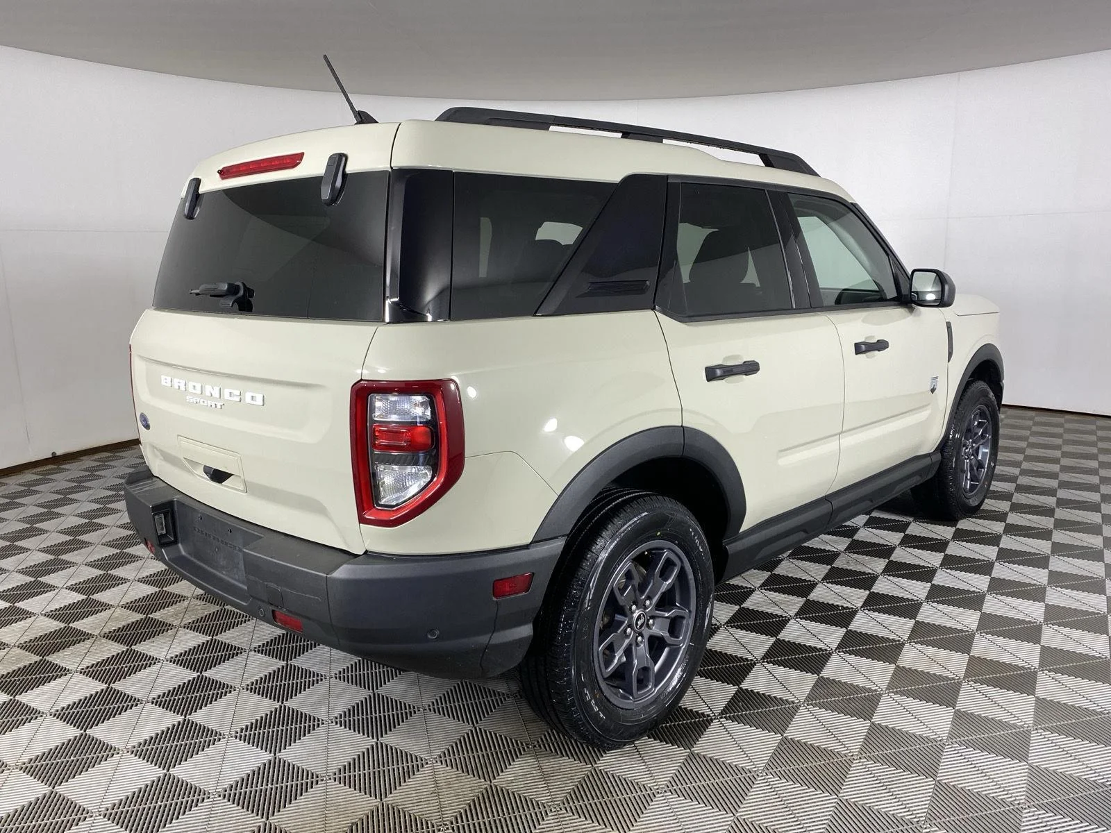 Used 2024 Desert Sand Ford Big Bend image 17
