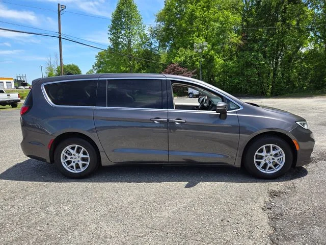 Used 2023 Gray Chrysler Touring L image 9