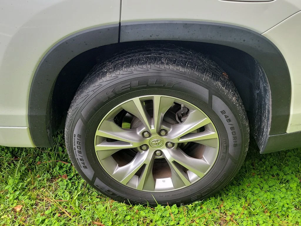 Used 2015 White Toyota XLE V6 image 7