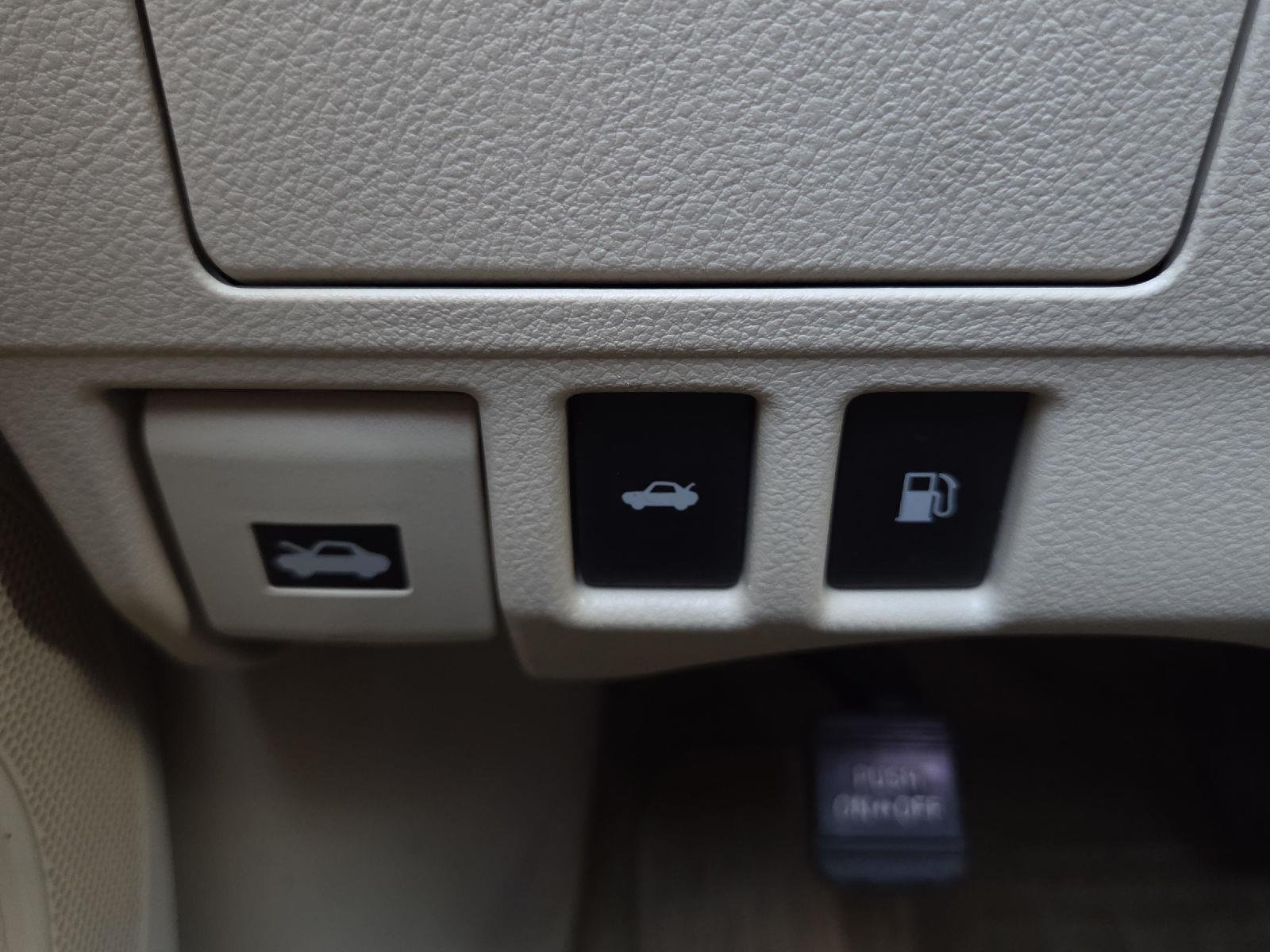 Used 2013 Starfire Pearl Lexus Hybrid image 23