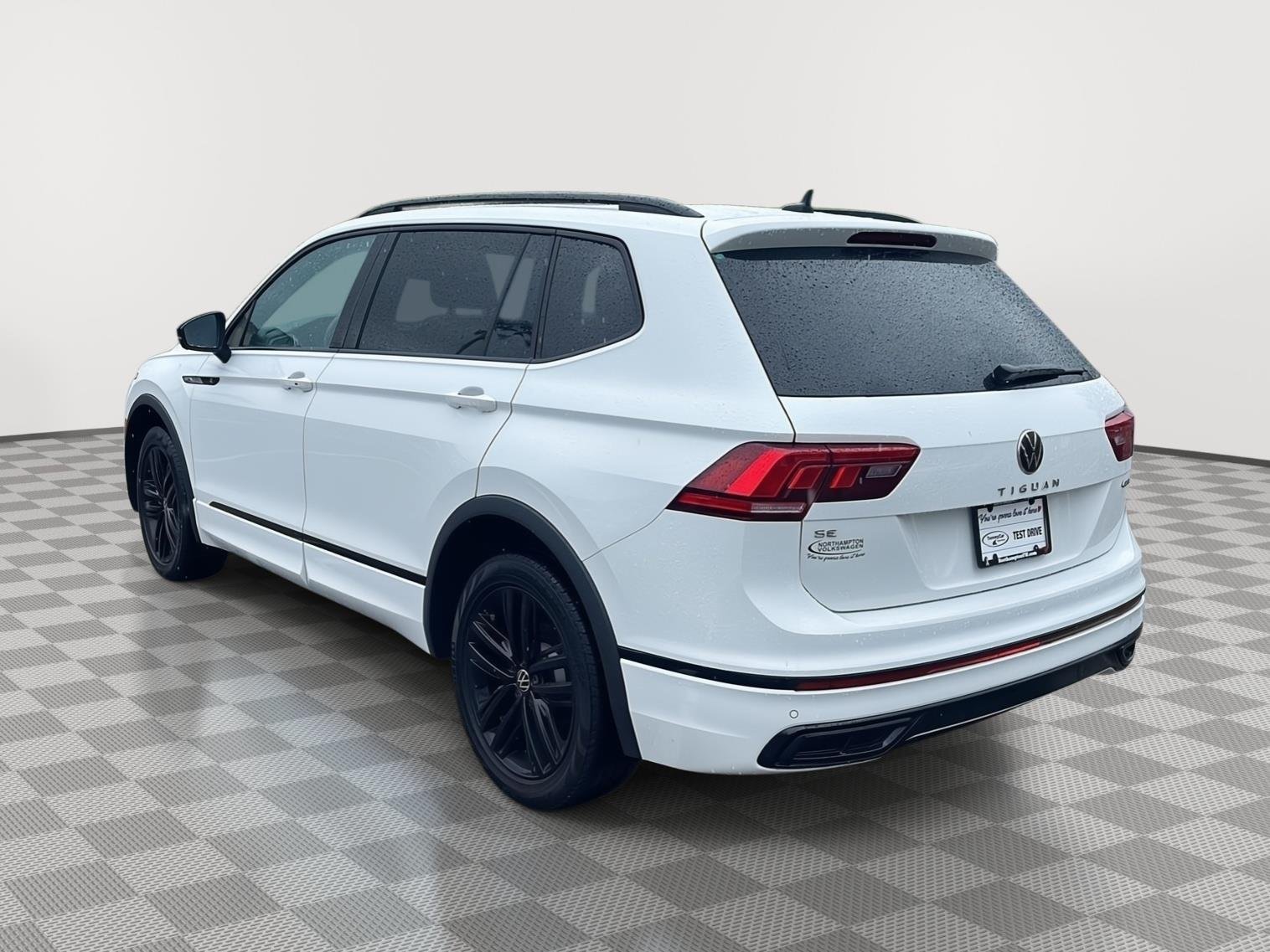 Used 2022 Oryx White Pearl Volkswagen SE R-Line Black image 7