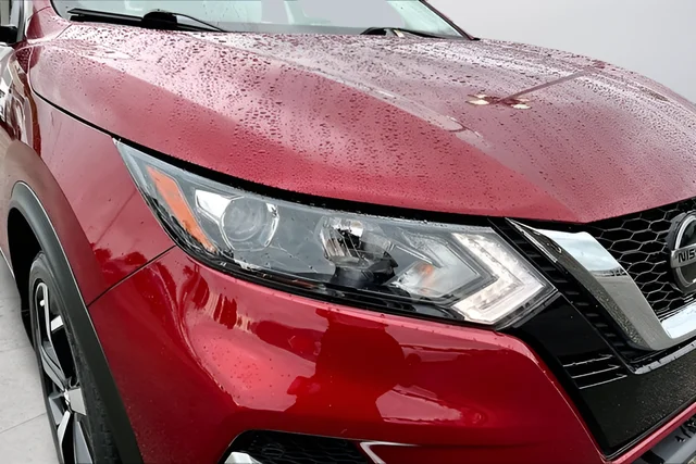 Used 2022 Red Nissan SL image 29