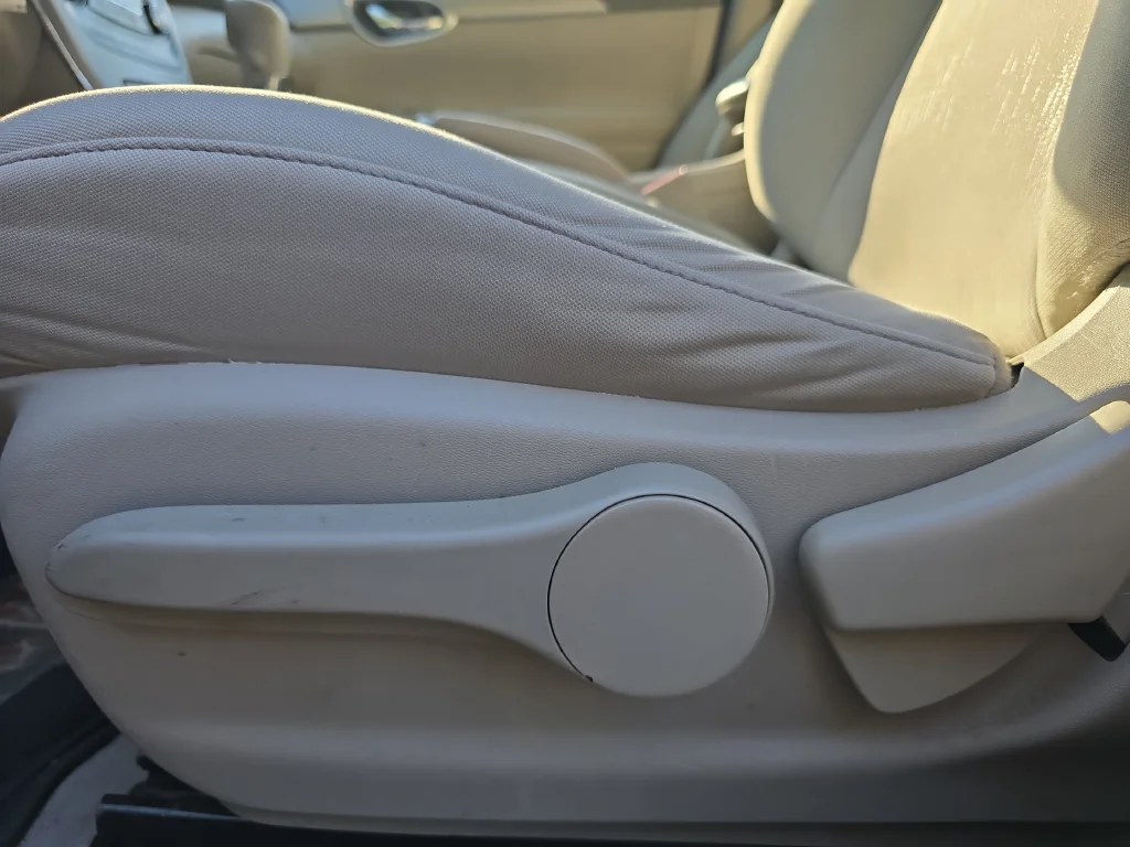 Used 2014 Gray Nissan SV image 14