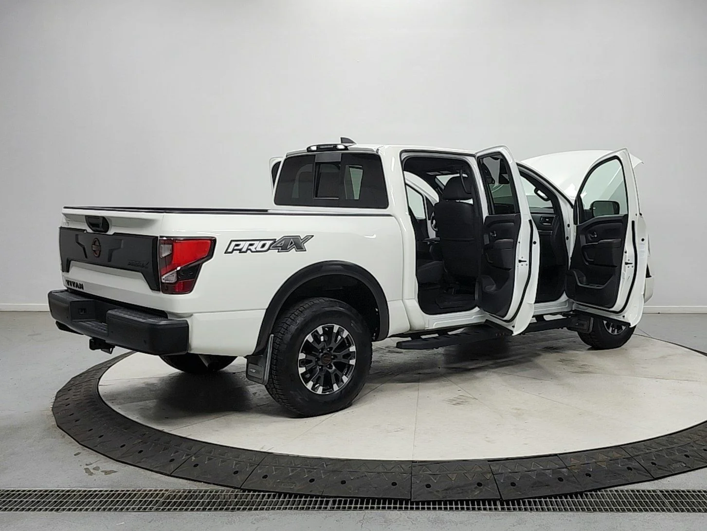 Used 2023 Glacier White Nissan PRO-4X image 15