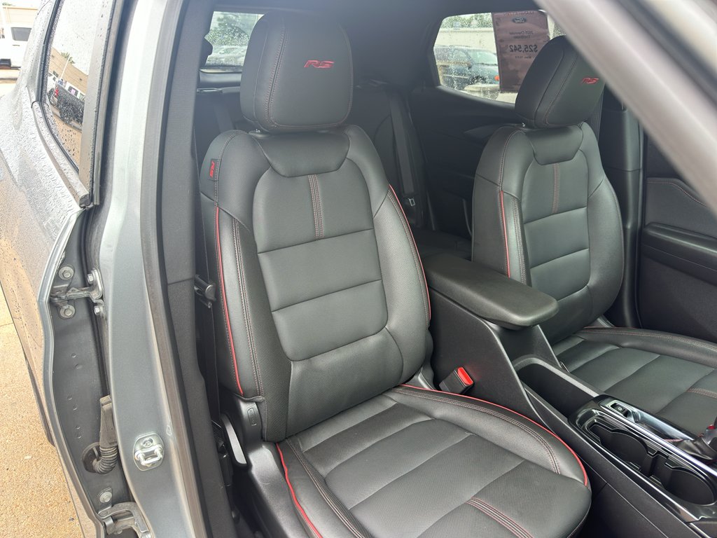 Used 2025  Chevrolet RS image 30