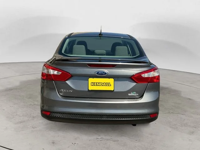 Used 2014 Gray Ford SE image 2