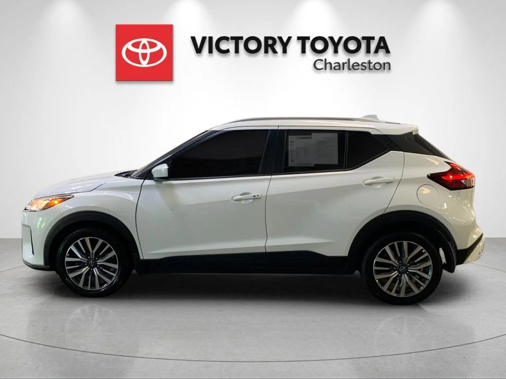 Used 2024 White Nissan SV image 2