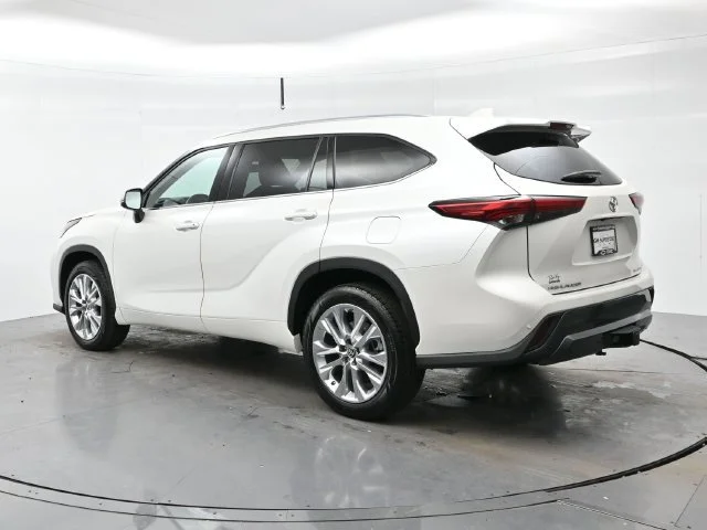 Used 2021 Blizzard Pearl Toyota Limited image 5