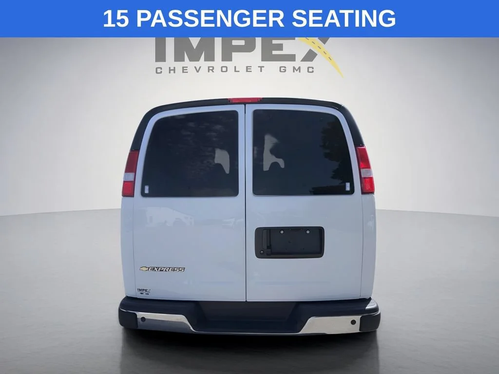 Used 2025 Summit White Chevrolet 1LT image 4