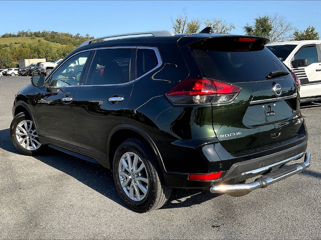 Used 2020 Green Nissan SV image 3