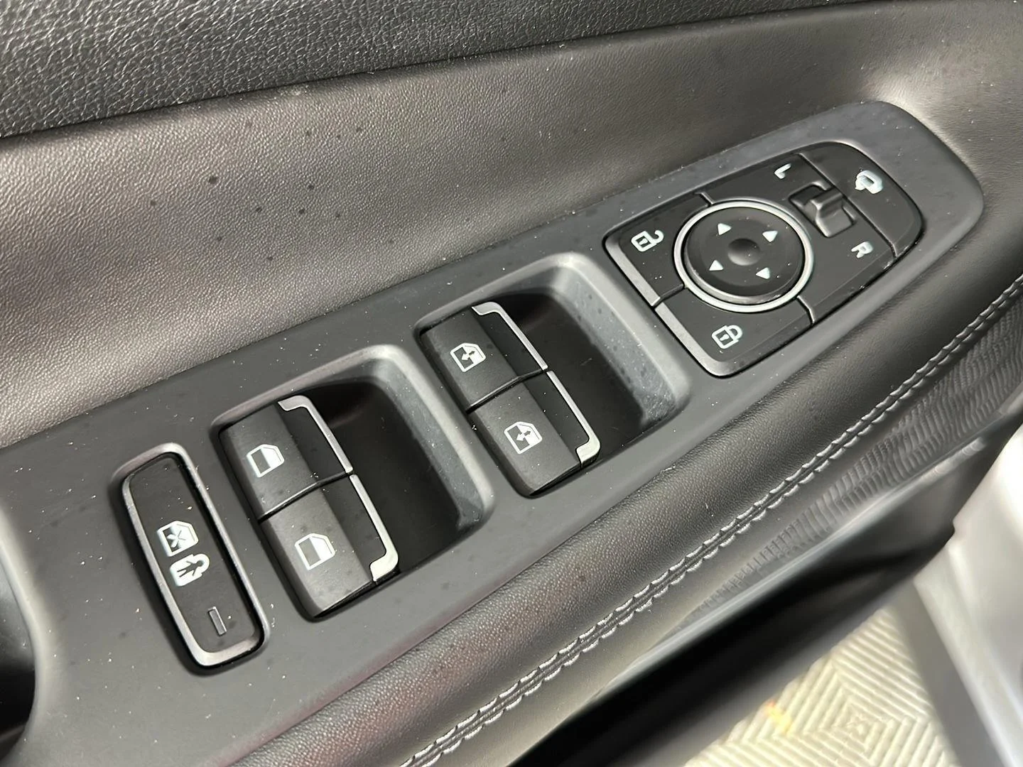 Used 2023 Shimmering Silver Hyundai Limited image 8
