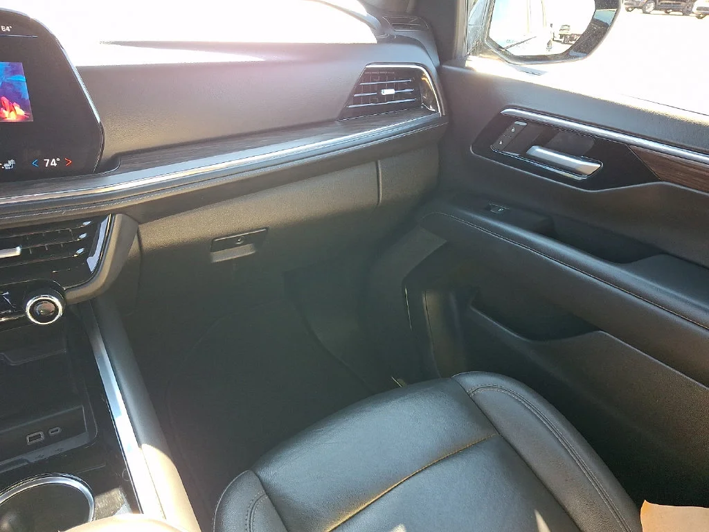 Used 2025 Black Chevrolet Z71 image 17