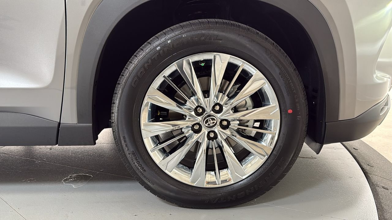 Certified Used 2026  Toyota Platinum image 44