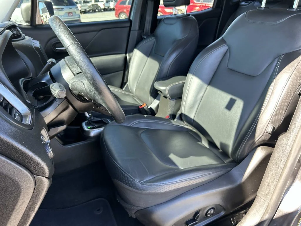 Used 2020 Gray Jeep Limited image 39