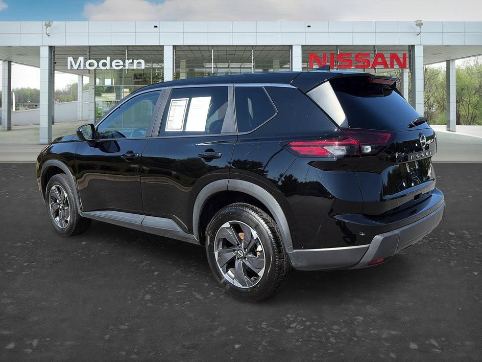 Used 2025 Super Black Nissan SV image 3