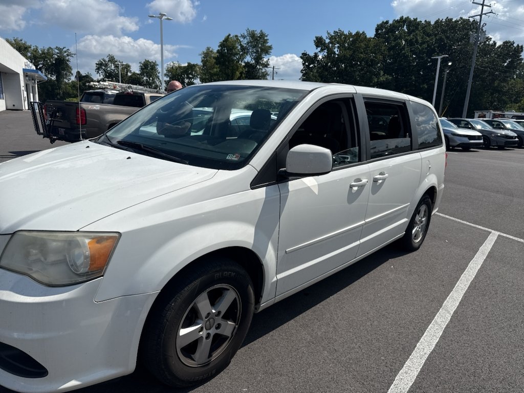 Used 2012 Stone White Clearcoat Dodge SE image 2