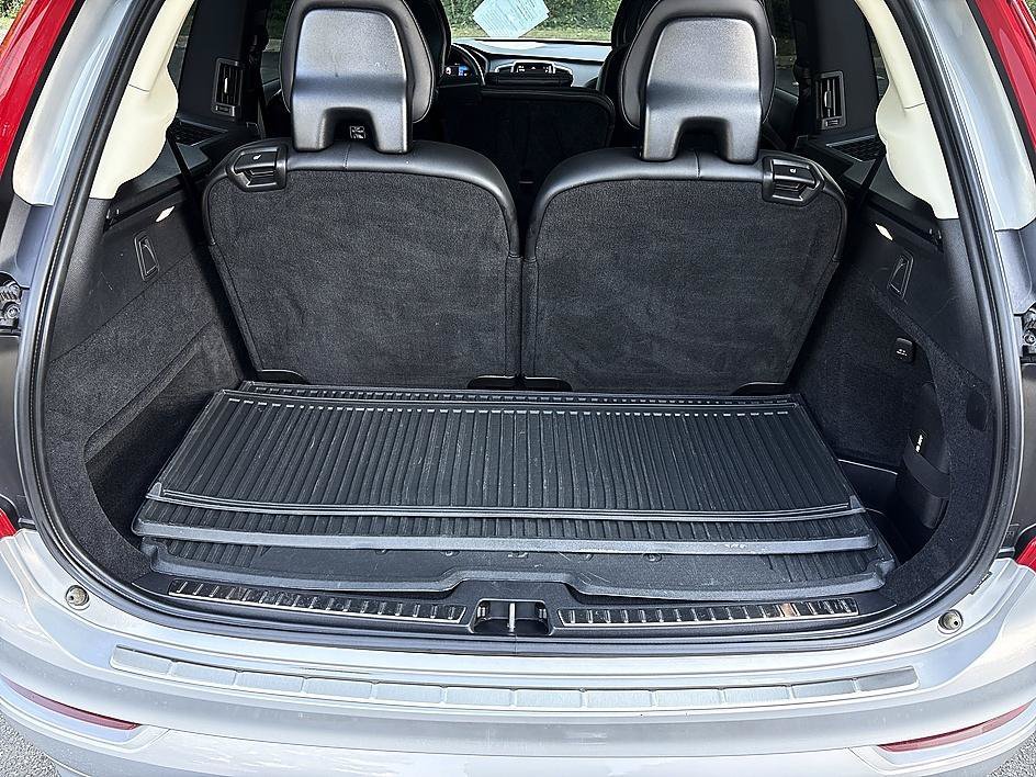 Used 2023 Silver Dawn Metallic Volvo Core image 24