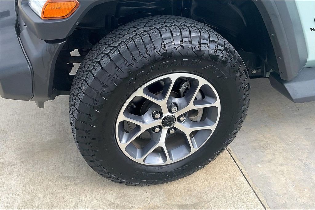 Used 2024  Jeep Sport S image 8