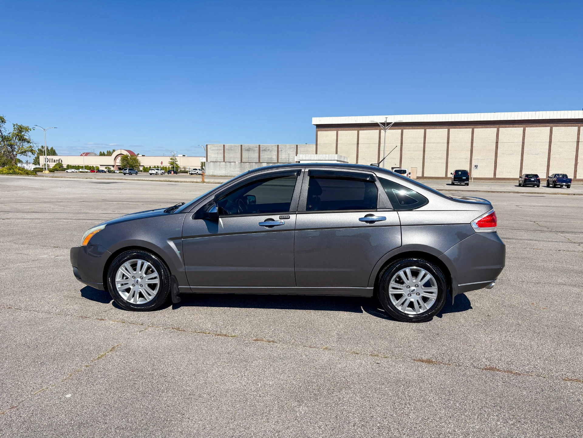 Used 2010 Gray Ford SEL image 5