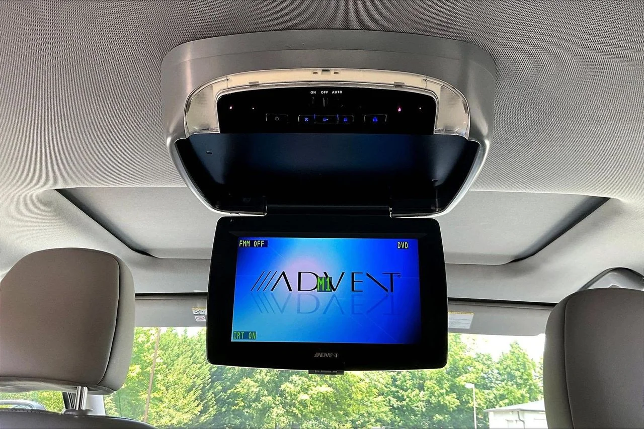 Used 2015 Black Toyota Limited image 30