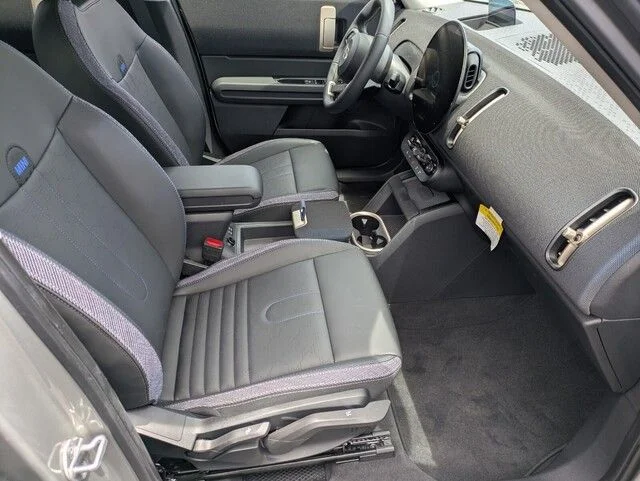 Used 2025 Silver MINI Cooper S ALL4 image 31