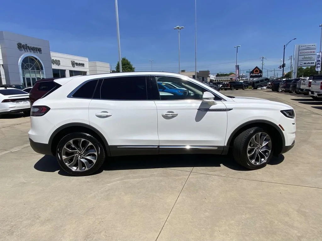 Used 2022 White Lincoln Reserve image 10