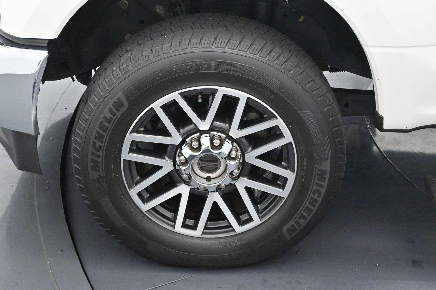 Used 2019 White Platinum Metallic Tri-Coat Ford Lariat image 34