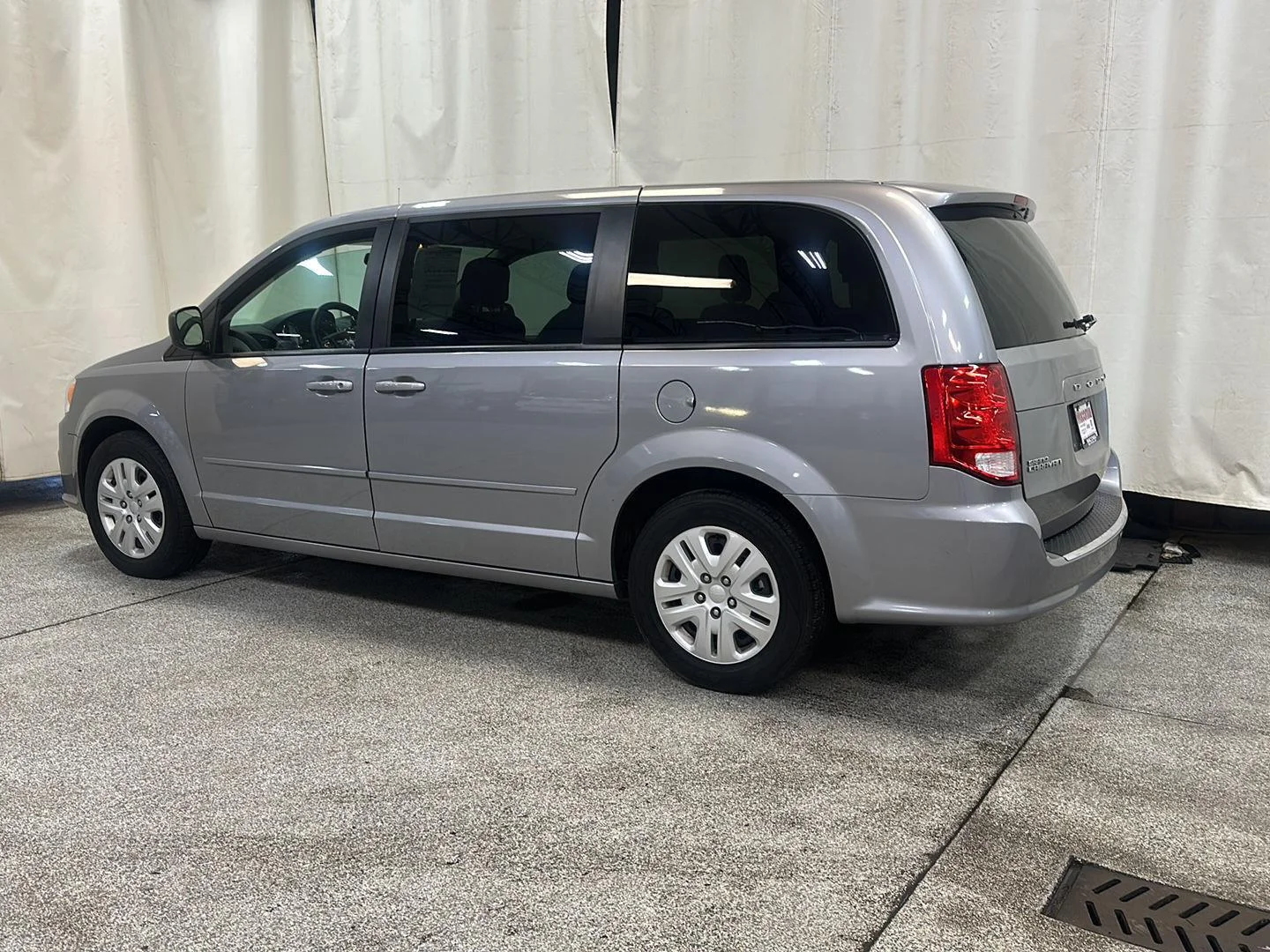 Certified Used 2016 Billet Silver Metallic Clearcoat Dodge SE image 3