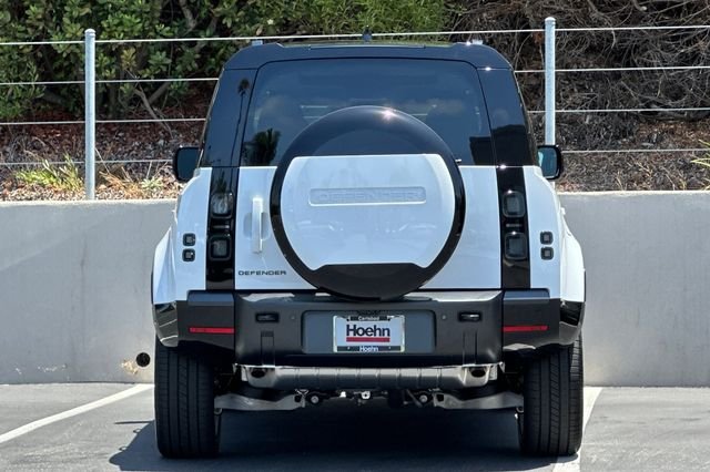 New 2026 Fuji White Land Rover X-Dynamic SE image 4