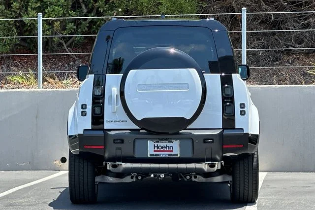 New 2026 Fuji White Land Rover X-Dynamic SE image 4