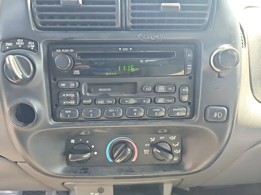 Used 2000 Red Ford XL image 27