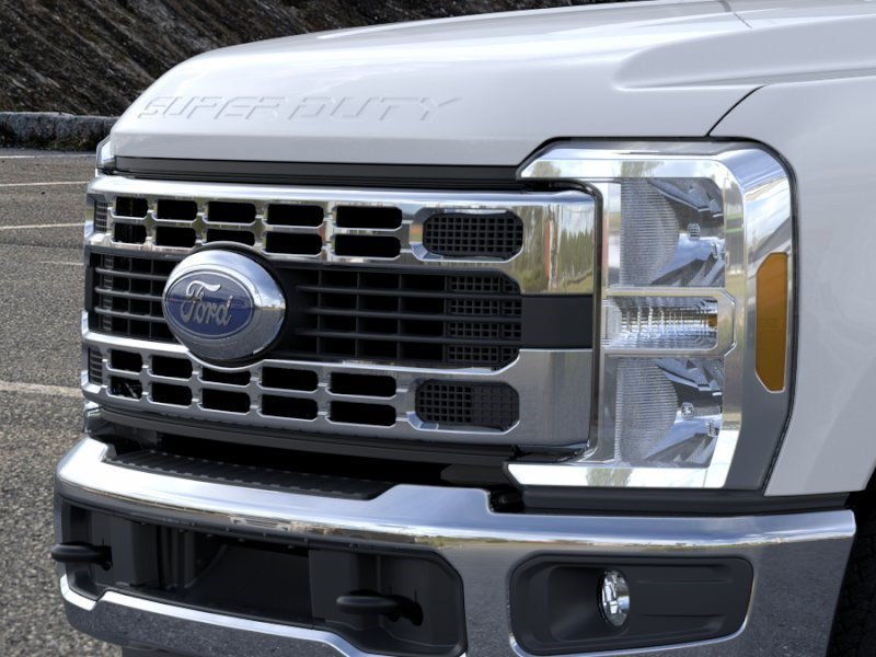 New 2026 Oxford White Ford XLT image 17