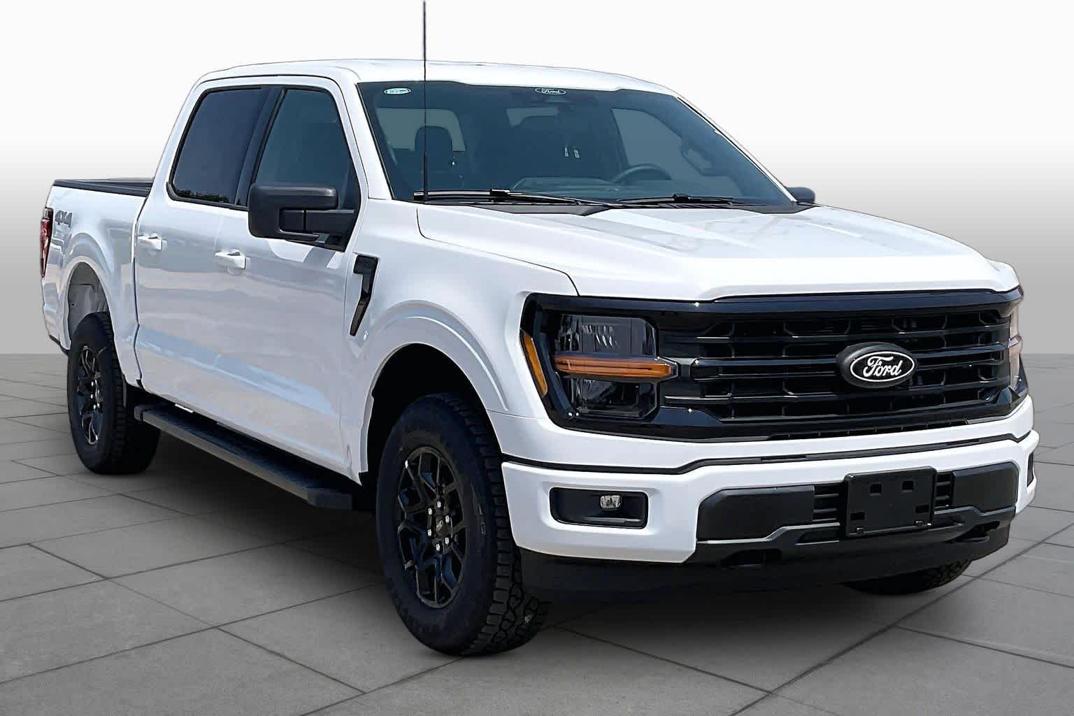 New 2026 Oxford White Ford XLT image 2