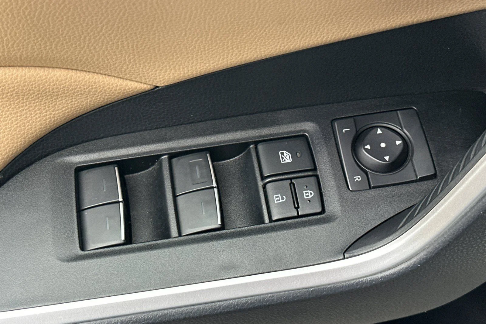 Certified Used 2025 White Toyota XLE image 20