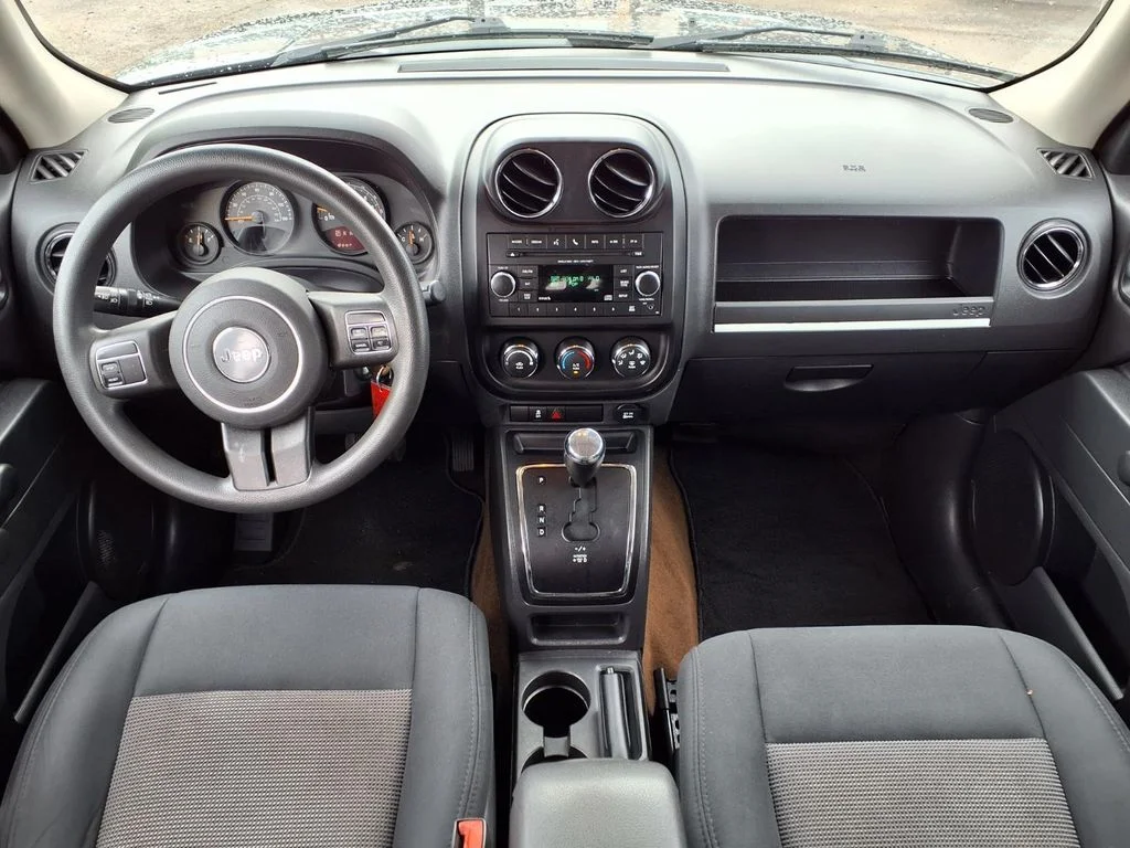 Used 2014 Gray Jeep Sport image 3