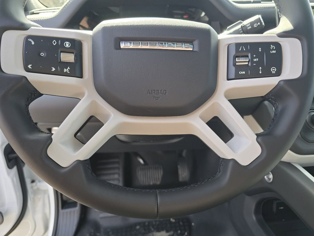 New 2026 Fuji White Land Rover X-Dynamic se image 37