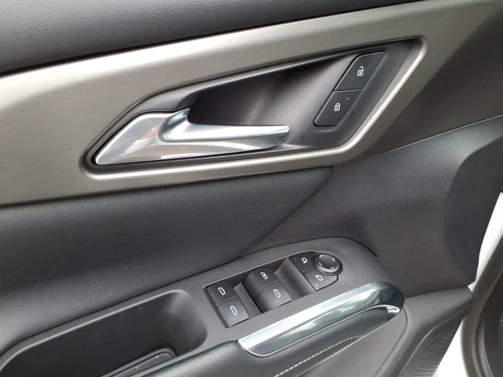 Used 2025 Summit White Chevrolet AWD LT image 11