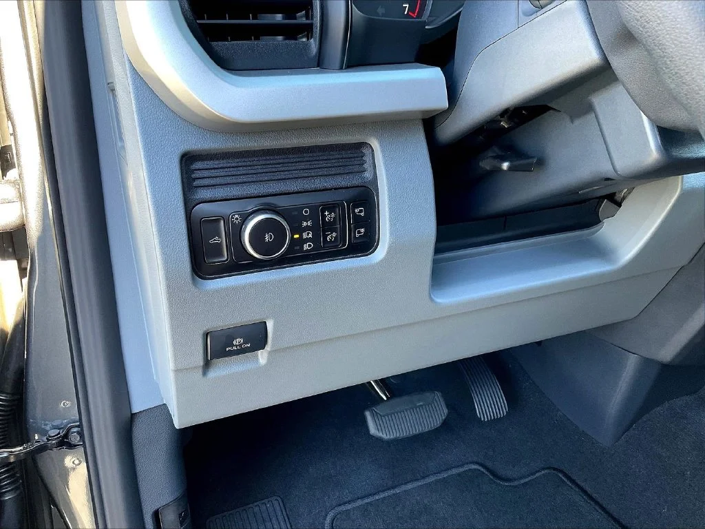 New 2027 Carbonized Gray Metallic Ford F-250® XLT image 32