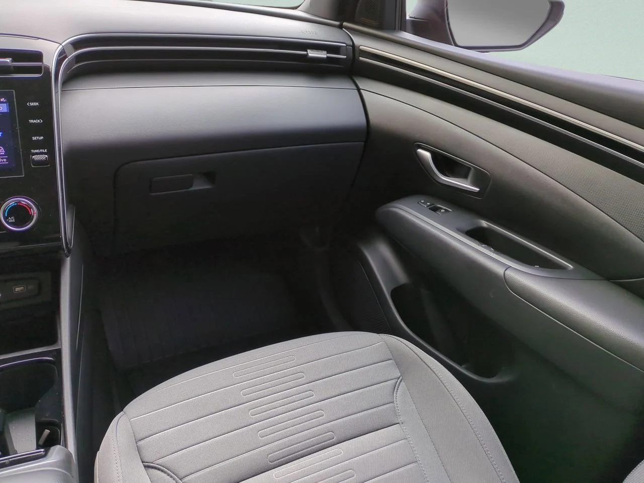 Used 2022 Hampton Gray Hyundai SEL image 16