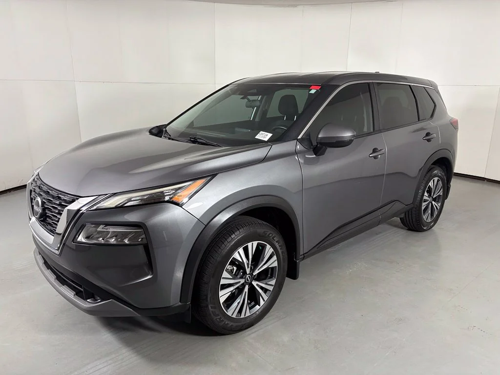 Used 2022 Gray Nissan SV image 4