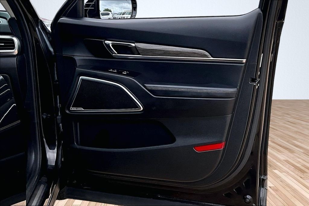Used 2020 Black Kia SX image 17