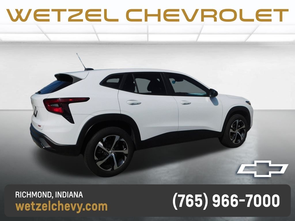 Used 2024 White Chevrolet 1RS image 3