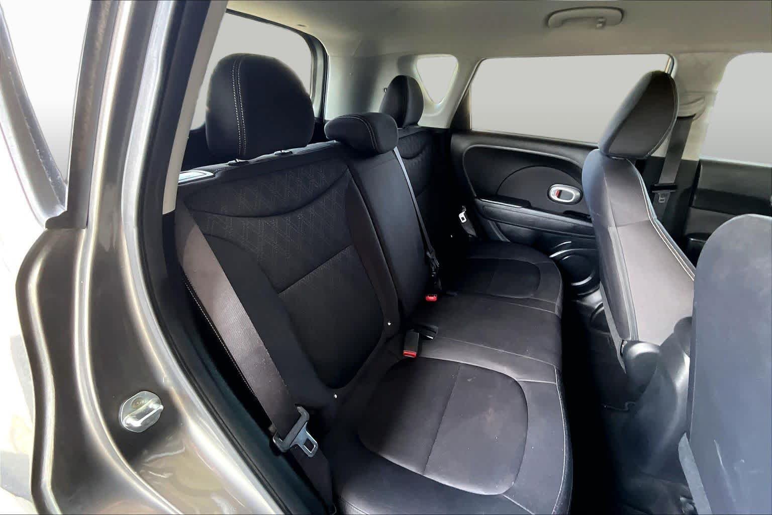 Used 2015 Titanium Gray Kia Base image 18