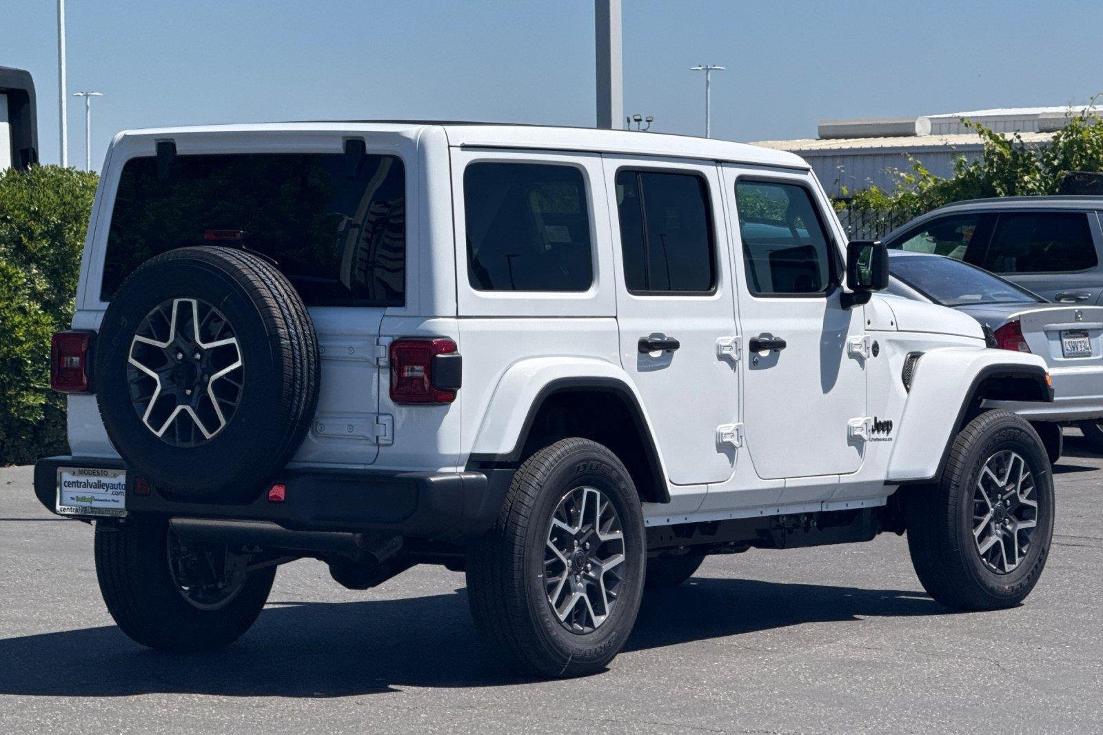 New 2026 Bright White Clearcoat Jeep Sahara image 4