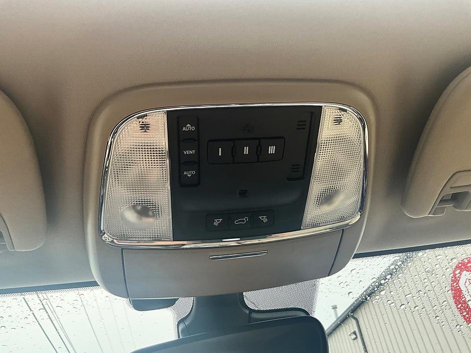 Used 2019 Gray Jeep Limited image 27