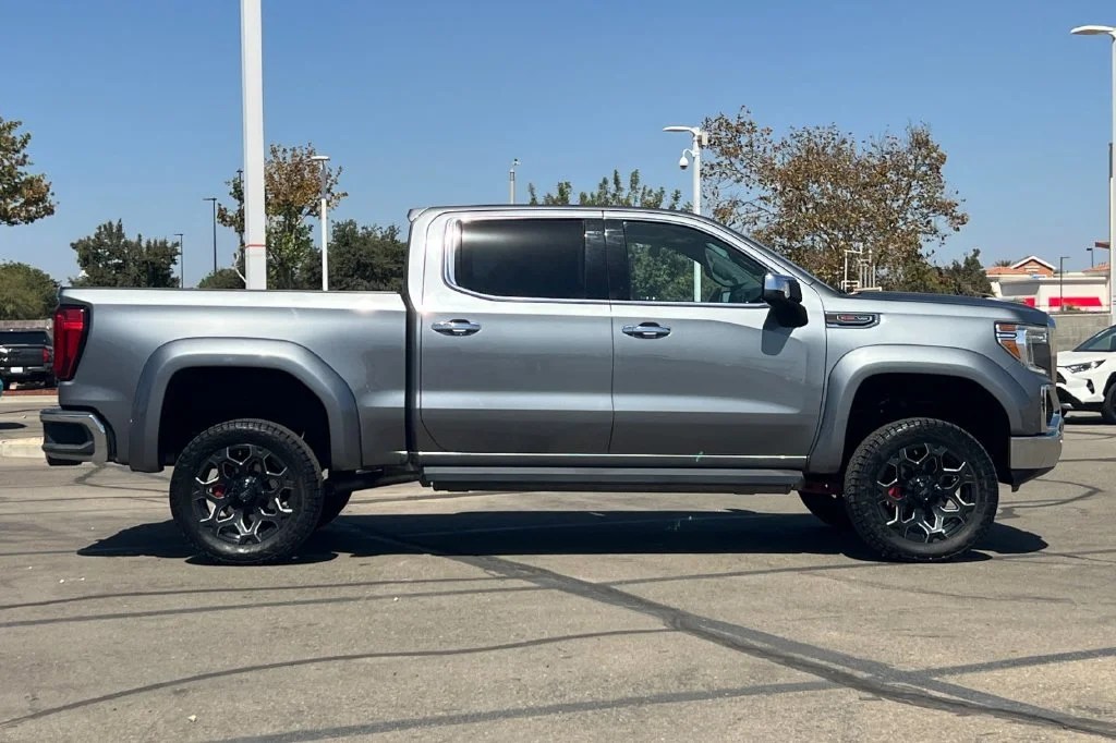 Used 2021 Gray GMC SLT image 3