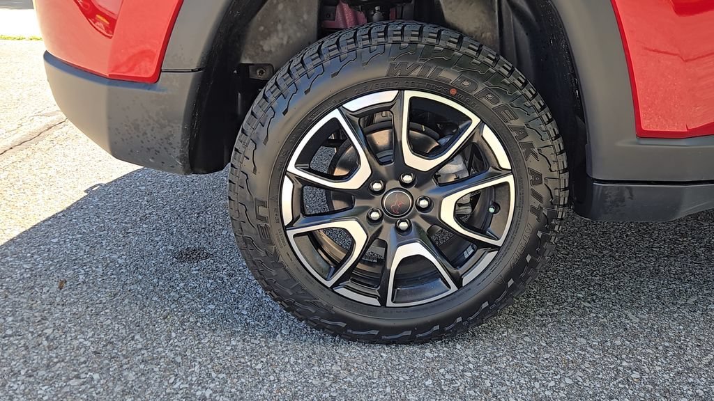 Used 2025 Red Hot Pearlcoat Jeep Trailhawk image 37