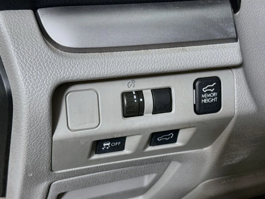 Used 2015 White Subaru 2.5i Touring image 10