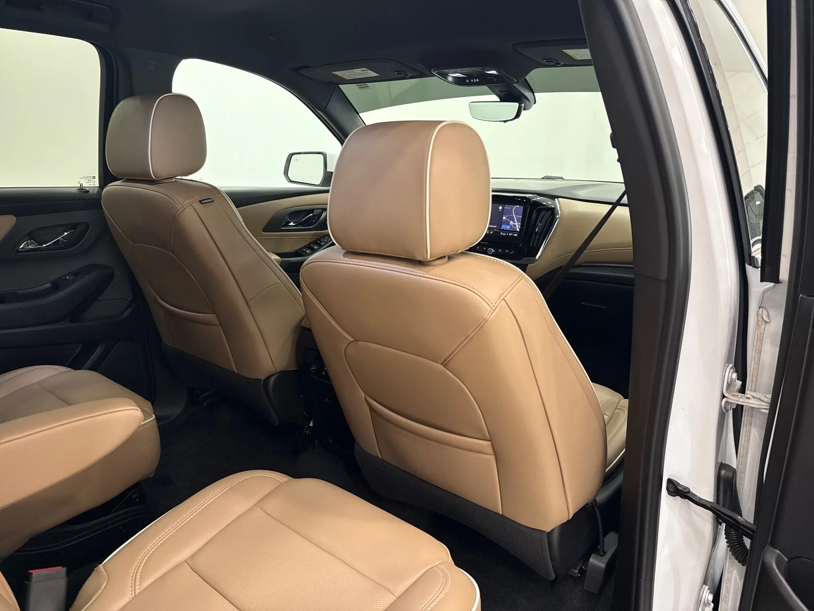 Used 2023 Iridescent Pearl Tricoat Chevrolet Premier FWD image 47