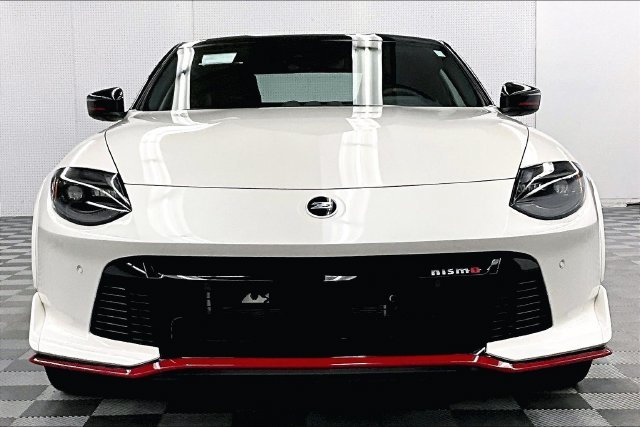 New 2027 Pearl White TriCoat/ Super Black Two Tone Nissan NISMO image 17